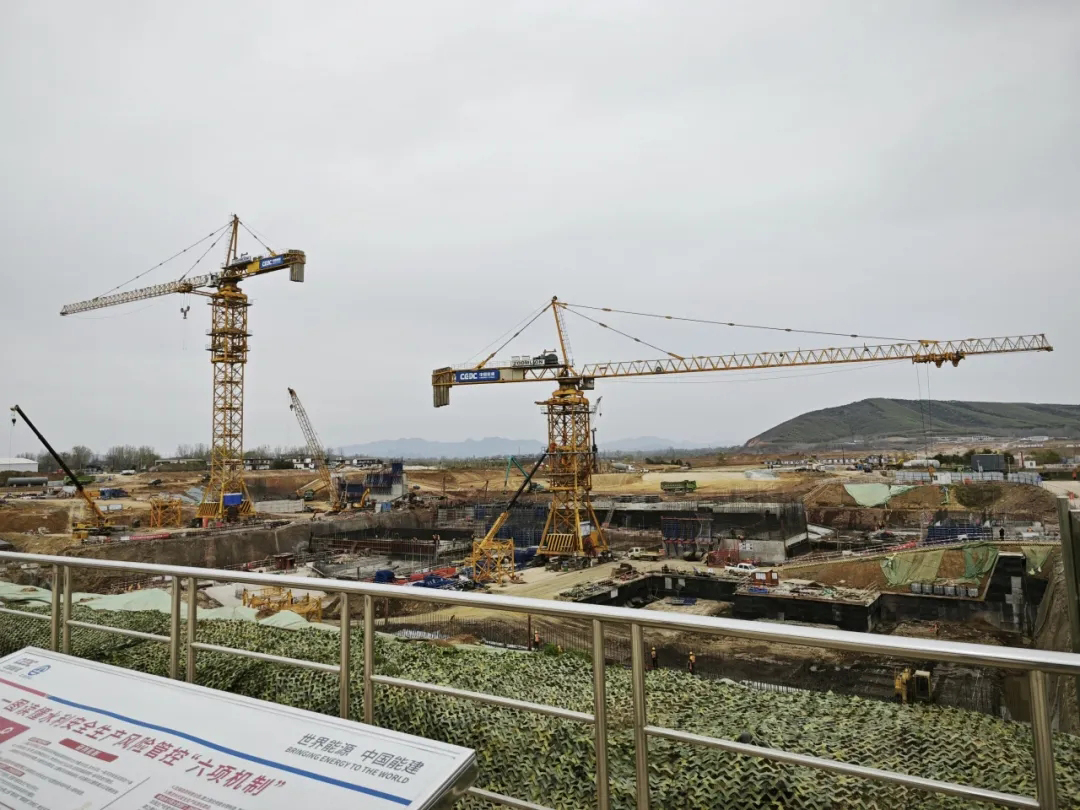 騰暉無人塔吊落地中國能建葛洲壩集團(tuán)漢山水庫項目